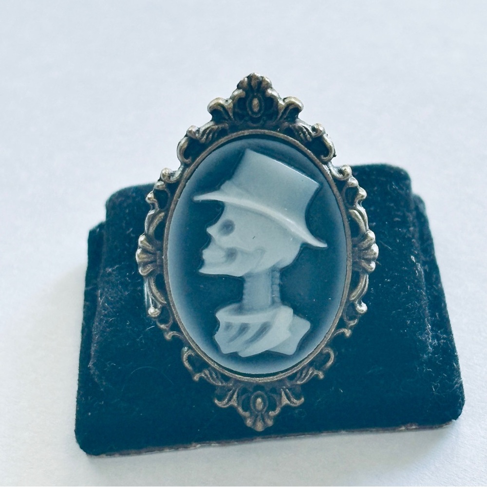 Skeleton Man Profile Adjustable Cameo Ring, NWT